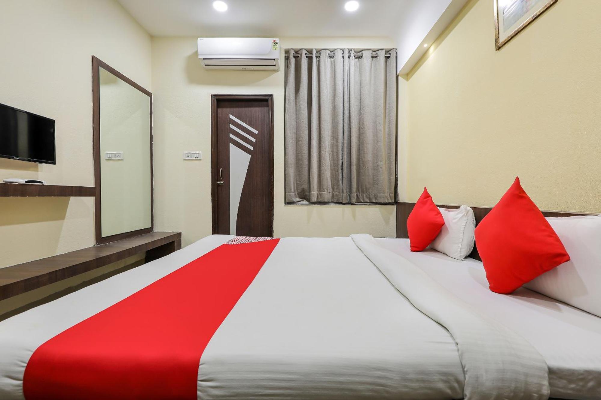 OYO 70099 Hotel Relax Indore Exterior foto
