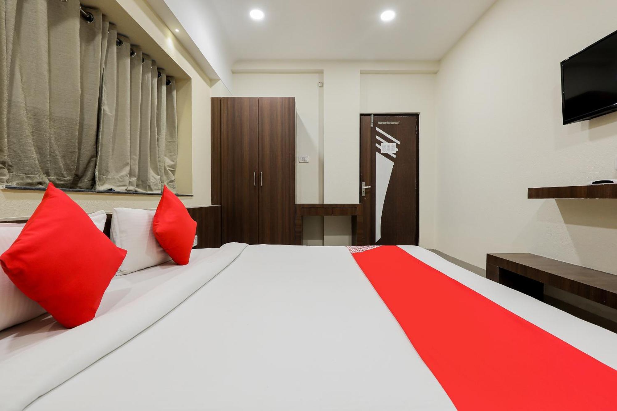OYO 70099 Hotel Relax Indore Exterior foto