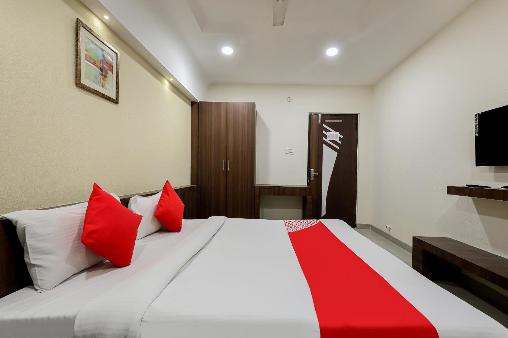 OYO 70099 Hotel Relax Indore Exterior foto