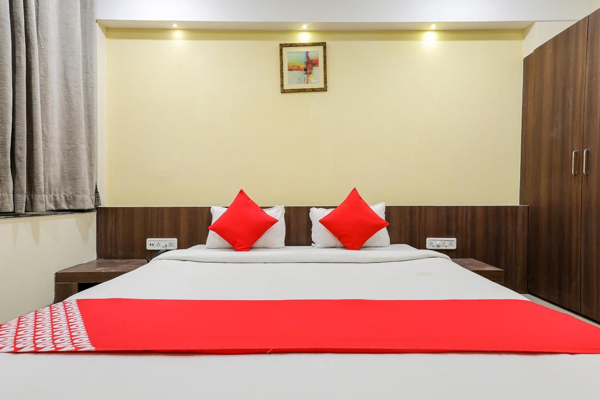 OYO 70099 Hotel Relax Indore Exterior foto