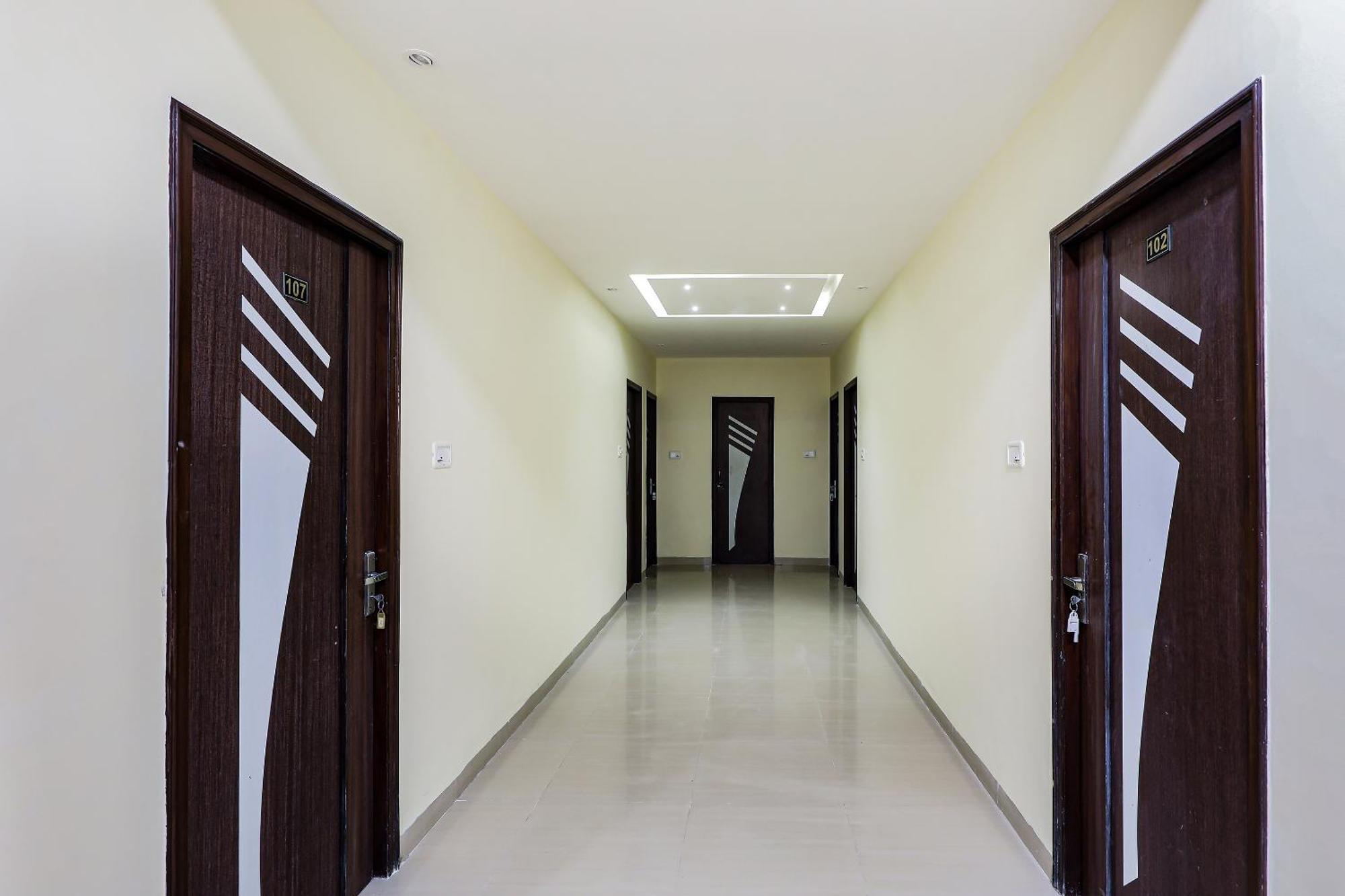 OYO 70099 Hotel Relax Indore Exterior foto