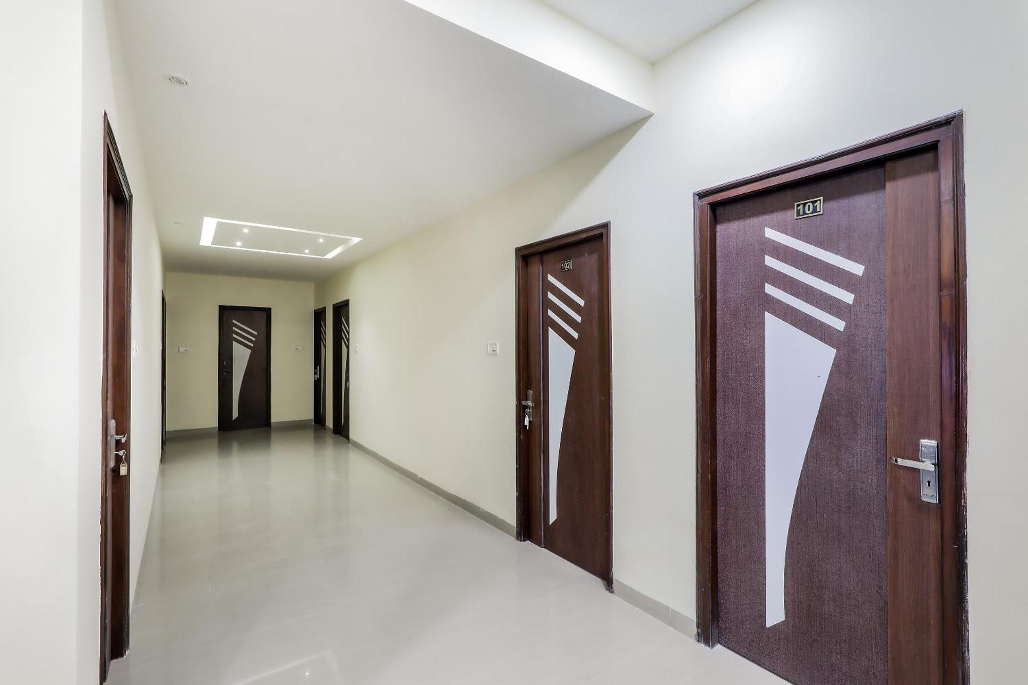 OYO 70099 Hotel Relax Indore Exterior foto